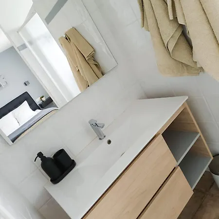 Pierre Blanche Apartment *